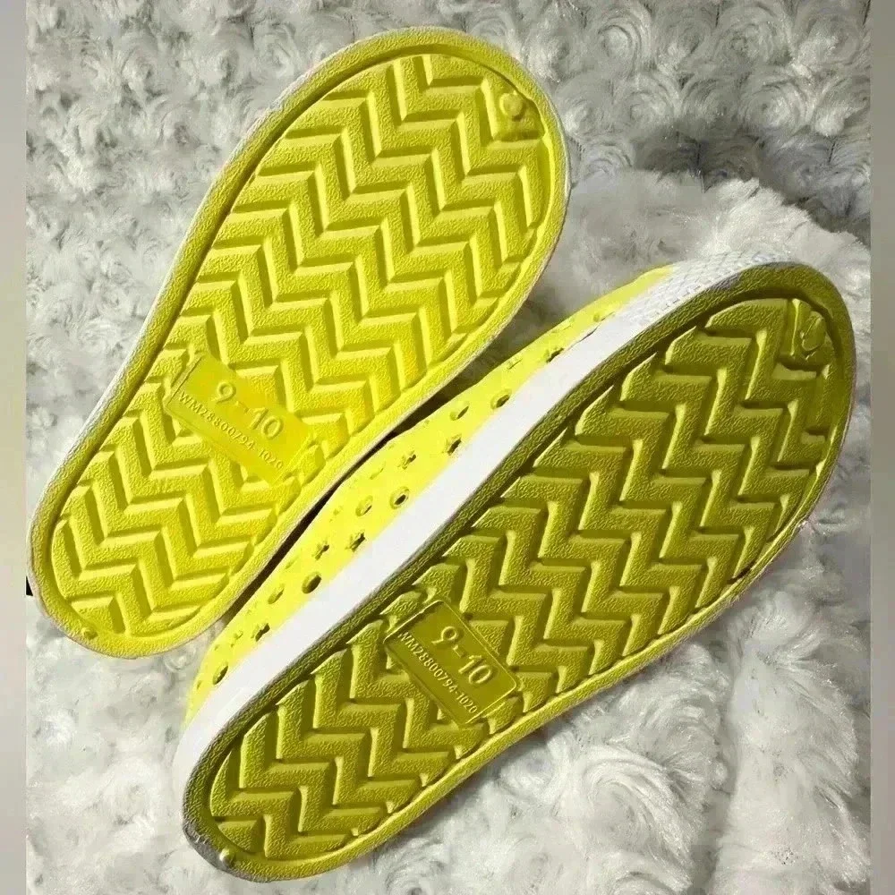 Wonder Nation Girls Size 9-10 Slip On Yellow Stars Shoes‎ NEW
